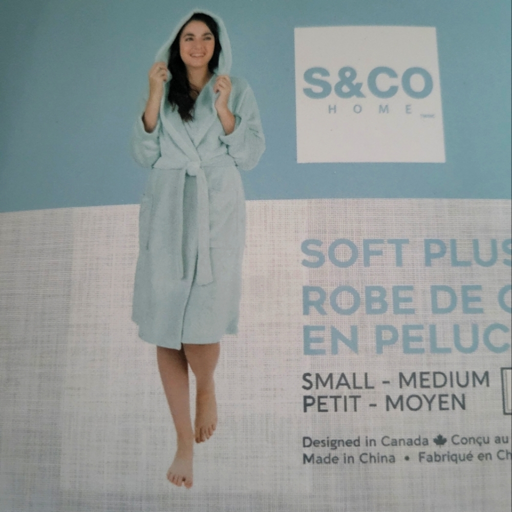 💙💙💙Womens Soft robe never used.